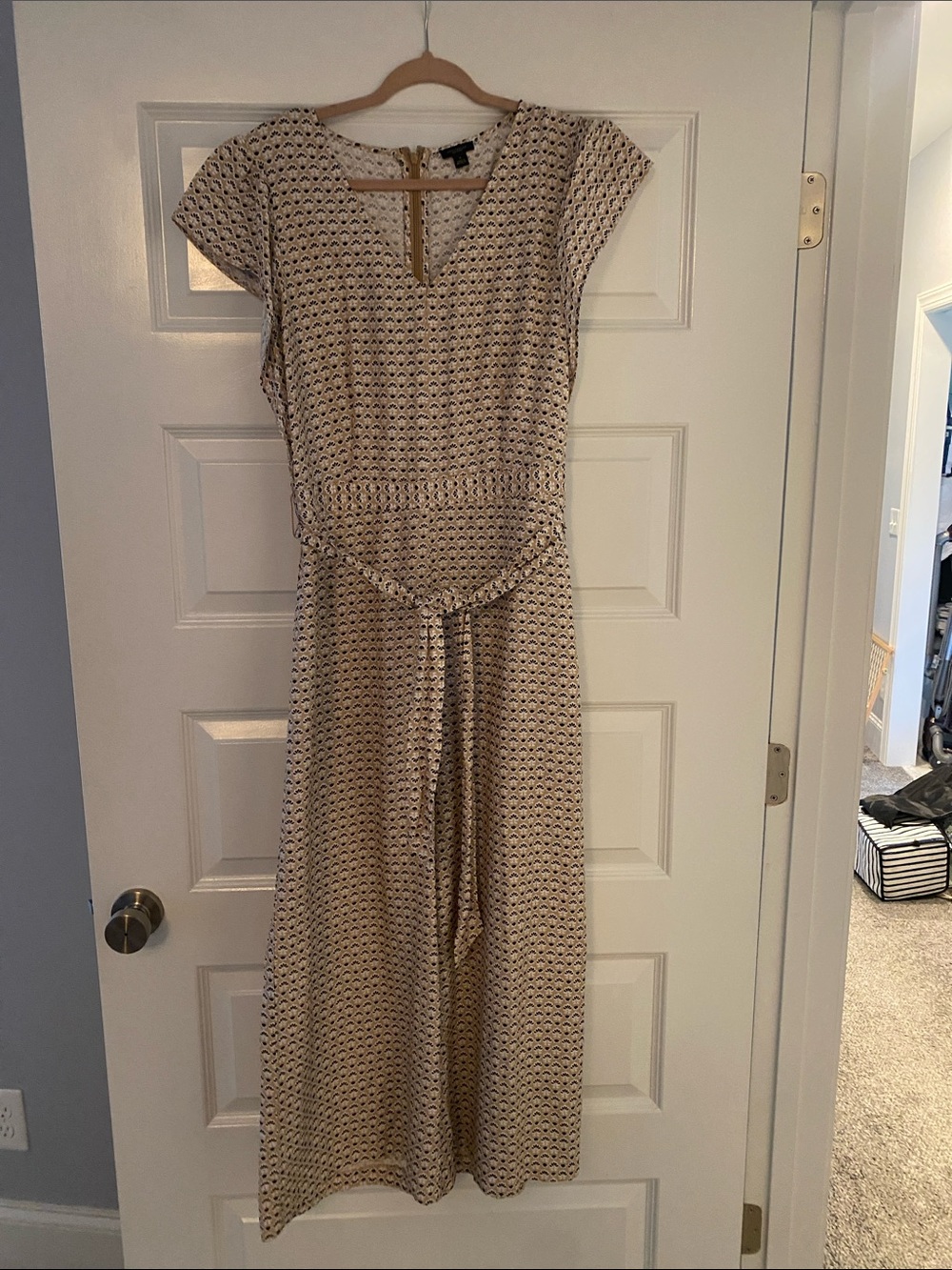 Ann Taylor Woven Pattern Cap-Sleeve jumper in Cream